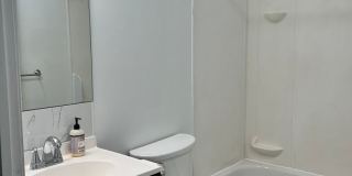 Mill Creek 4bd/2bth w/ Two Car Parking and Yard Gallery 15