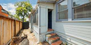 AVAILABLE AUGUST: Prime Location - 3 BR / 1 BA home located in Downtown and Walk to UT Gallery 37