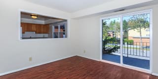 London Square Gallery 37