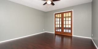 4/3 w/ Fenced yard & enclosed patio! Gallery 17