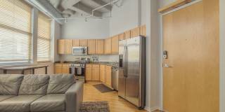One Bedroom Unit in Wonderful Western Auto Lofts Gallery 1