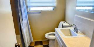 Cozy 2 bed/1 Bath house-UNFURNISHED ** Gallery 23