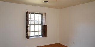 908 East Stone Street Gallery 5