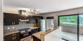 Beautiful 1B/1BA Condo in Hillcrest w/ Upgraded Kitchen, W/D  Swimming Pool! Gallery 1