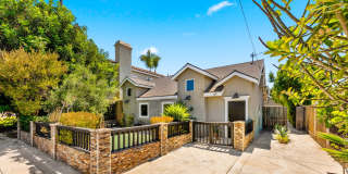Gorgeous 2 Bed, 2 Bath Front House Available in Eastside! Gallery 1