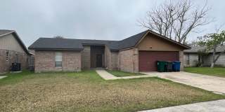 Spacious 4-Bedroom Home in a Quiet Neighborhood Near Rodd Field Road Spacious 4-Bedroom Home in a Quiet Neighborhood Near Rodd Field Road Gallery 1