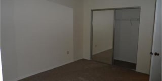 Convenient Layout- 3bed 2bath 3 story condo. Gallery 11