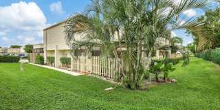 1558 Shaker Circle Gallery 1