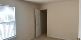 End Unit Townhome located in the Covington at Providence Subdivision! Gallery 8