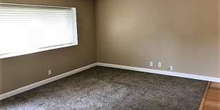 3 Bedroom with Fenced Yard in Laguna Lake Gallery 4