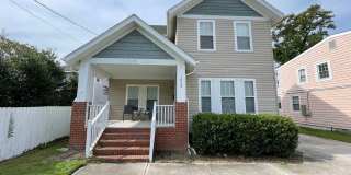 Bright and Welcoming 2-Story Retreat, Steps From the Ocean! Gallery 1