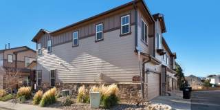 Beautiful 2 bdrm end unit with attach 2 car garage Gallery 31