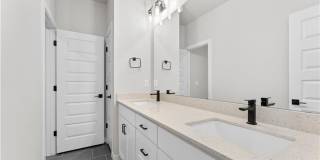 Nice New Construction Home in Bentonville Gallery 15
