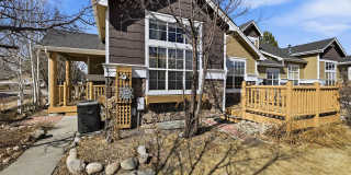 Beautiful 4-Bedroom Townhome With Finished Basement  2 Full Kitchens! Gallery 1