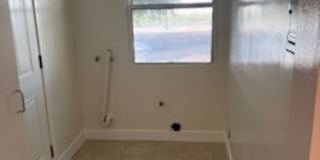 442 N Hollywood Way Gallery 17