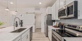 Victory Ridge 2 bedroom with garage! Gallery 12