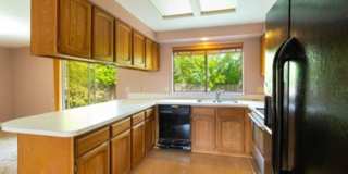 4-bedroom 2 bath home with yard & garage Gallery 1