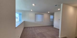 Gorgeous 4 Bedroom 3.5 bath with loft Gallery 30