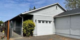 Nice 2 Bedroom 1.5 Bath Duplex Gallery 1