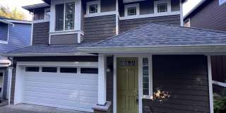 Spacious North Bothell Home Backing Greenbelt with EV Charger! Gallery 1