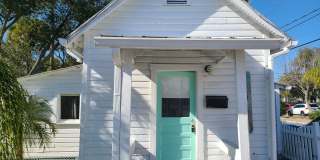 1 bedroom Historic Cottage half Block from Canal Gallery 1