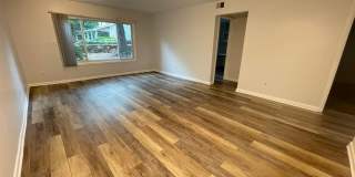 Walk to Campus from Chancellor Square! Updated end-unit in sweet Chapel Hill location. Walk to Campus from Chancellor Square! Updated end-unit in sweet Chapel Hill location. Gallery 1