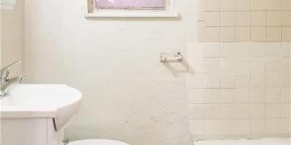 625 Dickson Street Gallery 11