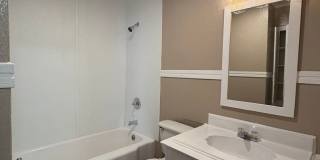 Amazing 2 bedroom/1 bath house with laundry room! Gallery 12