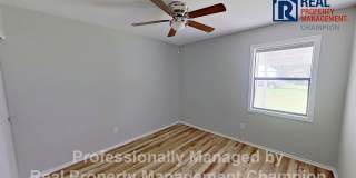 Adorable 2 BD/1 BA Duplex with Covered Back Patio Gallery 11