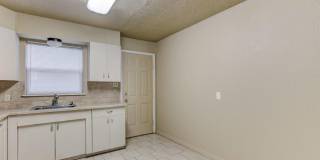 Charming 2-Bedroom Home with Spacious Backyard & Great Location Gallery 15