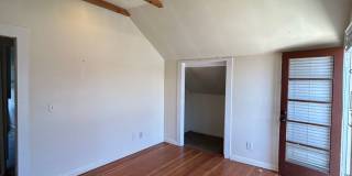Upstairs one bedroom available now on Emerald between Cass and Bayard Gallery 20