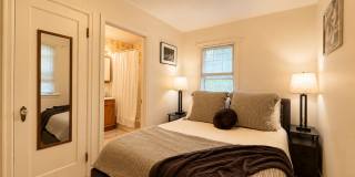 Charming Downtown Historic Fully Furnished Rental Gallery 9