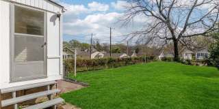 Charming Renovated 2 Bedroom Bungalow Gallery 29