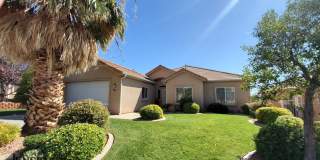 3 Bedroom, One Level Furnished Home in Emerald Ridge Gallery 4