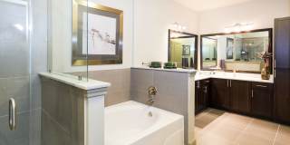 Pearl Greenway Gallery 33