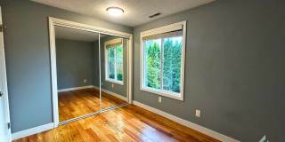 Charming 3 bedroom/1 bathroom Home Gallery 15