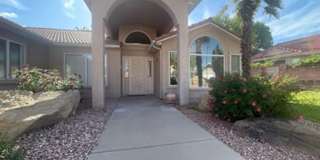 Bloomington Beauty-Landscaping INCLUDED!  6 month lease only Gallery 4