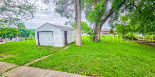Cozy 2-Bedroom Home Near Downtown Des Moines & Gray’s Lake Gallery 11