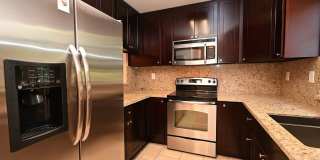 $3,625 / 3BR - GORGEOUS TOWNHOME IN CENTRAL NEWARK Gallery 1