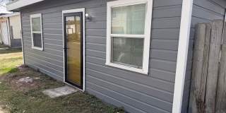 This studio apartment is conveniently located one block from Spohn Shoreline, Gallery 18