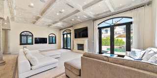 458 Flores Street Gallery 2