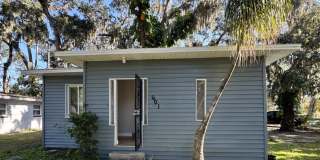 FOR RENT!! CUTE AND COZY BUNGALOW STYLE 3 BEDROOM 1 BATH SINGLE FAMILY HOME... Gallery 1