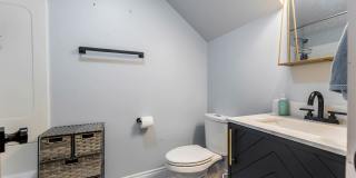 1060 N Hermitage Avenue Gallery 21