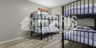 Beautiful Large Furnished Home w/A Pool Gallery 20