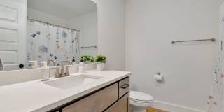 Newly built 3 Bed 2 bath home with Large backyard Gallery 21