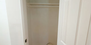 2255 Montrose Ave Gallery 27