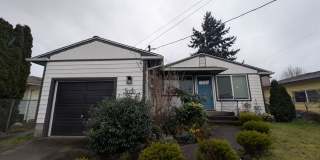 Refreshed 3 Bedroom in Tacoma - HUGE Fenced Yard  Outdoor Space. Available Now! Gallery 1
