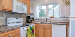 $2,600 2BD/2BA Single Family Home!! W/D In Unit & Storage in Basement! Available 8/1 Gallery 8