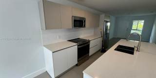 2555 NE 193rd St Gallery 4