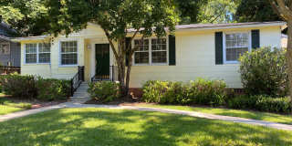 MIDTOWN LOCATION - 2bd/1ba with large yard and washer/dryer Gallery 1